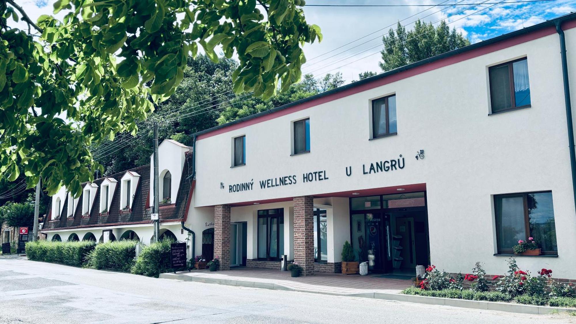 Rodinny Wellness Hotel U Langru Dolni Vestonice Exterior photo