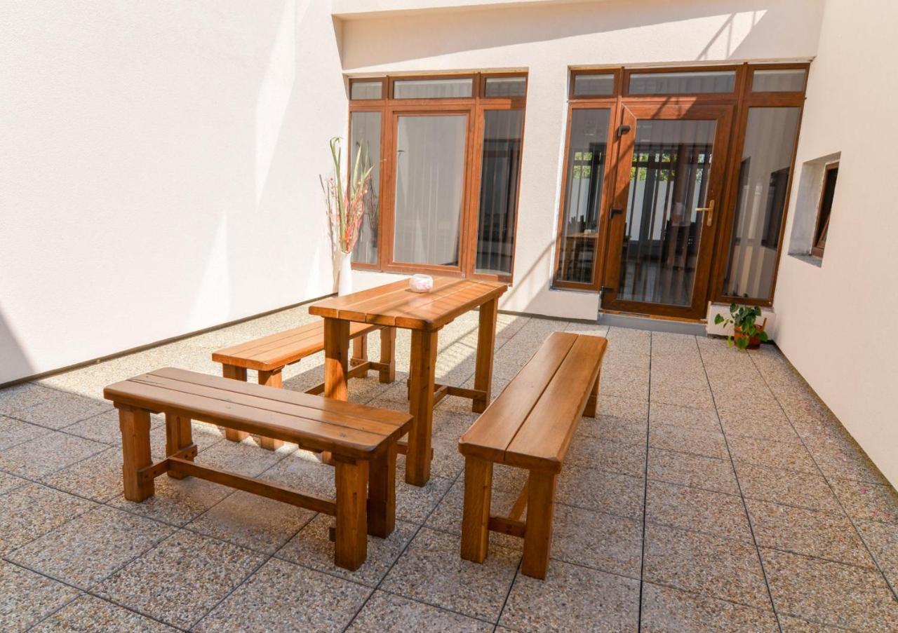 Rodinny Wellness Hotel U Langru Dolni Vestonice Exterior photo